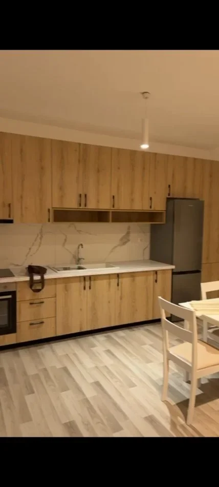 Tirane, jepet me qera apartament 1+1 Kati 3, 70 m² 350 € (Fresk)