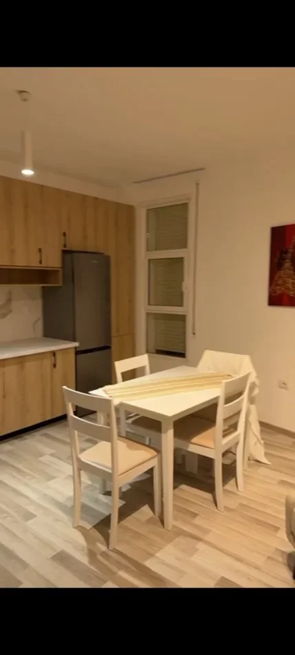 Tirane, jepet me qera apartament 1+1 Kati 3, 70 m² 350 € (Fresk)