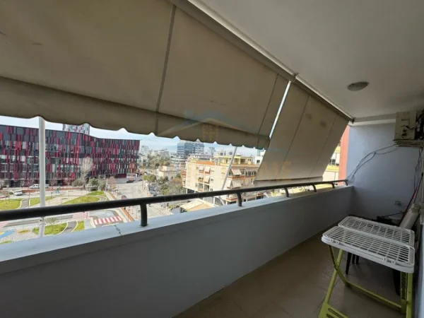 Tirane, jepet me qera apartament 2+1+Ballkon Kati 5, 90 m² 1.000 € (Rruga e Elbasanit)