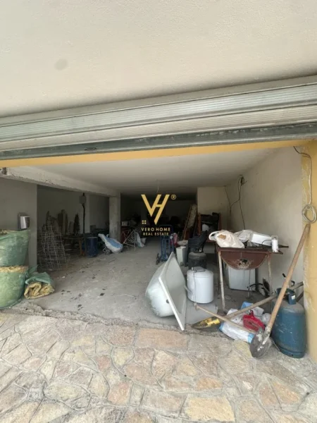 Tirane, jepet me qera magazine Kati 0, 60 m² 400 € (BULEVARDI ZHAN D’ARK)