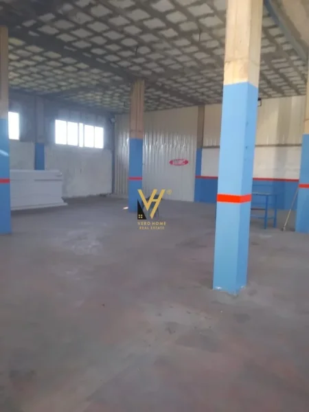 Tirane, jepet me qera magazine Kati 0, 400 m² 1.200 € (VORE)