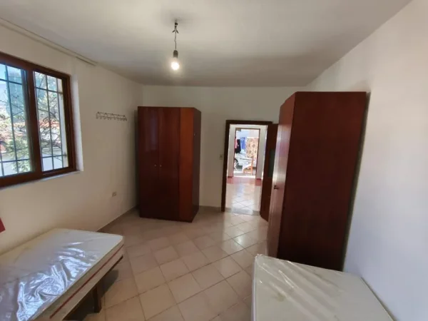 Tirane jepet me qera 1+1 Kati 1, 250 € (Jorgjia truja nr 39 Qyteti Studenti)