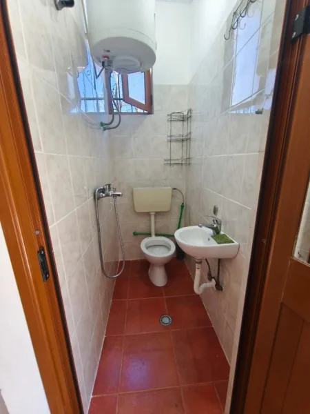 Tirane jepet me qera 1+1 Kati 1, 250 € (Jorgjia truja nr 39 Qyteti Studenti)