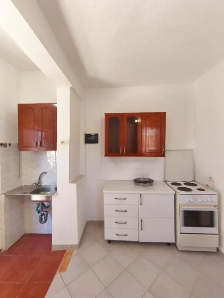 Tirane jepet me qera 1+1 Kati 1, 250 € (Jorgjia truja nr 39 Qyteti Studenti)