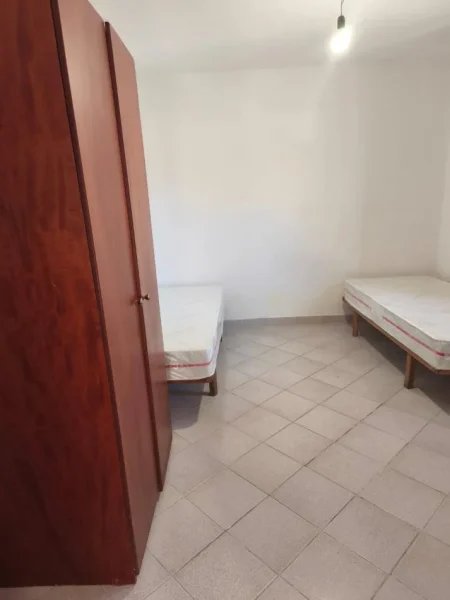 Tirane jepet me qera 1+1 Kati 1, 250 € (Jorgjia truja nr 39 Qyteti Studenti)