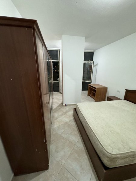 Tirane, jepet me qera apartament 1+1+Aneks+Ballkon Kati 3, 70 m² 380 € (astir)