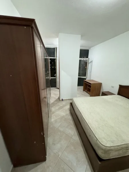 Tirane, jepet me qera apartament 1+1+Aneks+Ballkon Kati 3, 70 m² 380 € (astir)