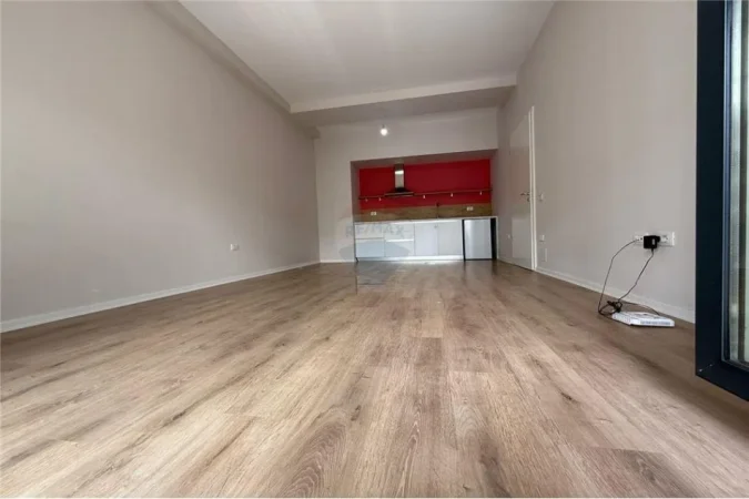 Tirane, shitet apartament 2+1+Ballkon Kati 4, 92 m² 190.000 € (Kompleksi Kontakt)
