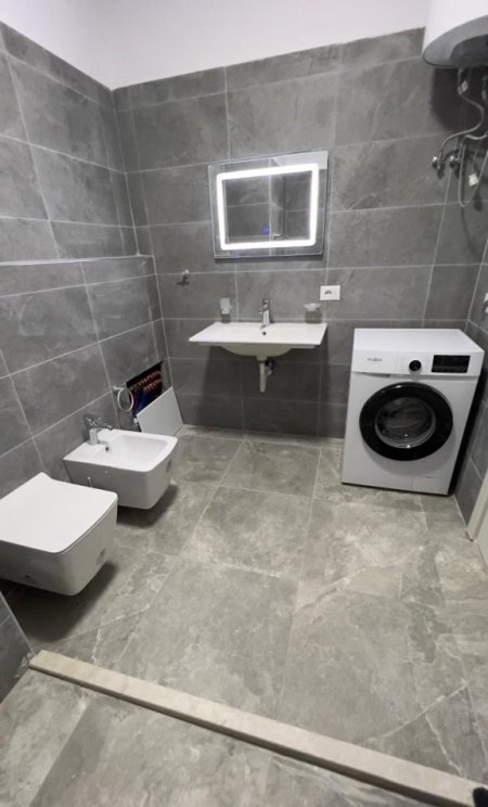 Tirane, jepet me qera apartament 2+1+Aneks+Ballkon Kati 9, 100 m² 550 € (yzberisht)