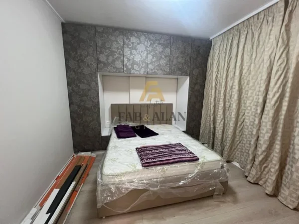 Tirane, shiten 2 apartamente 1+1 , 120 m² 250.000 € (TREGU ELEKTRIK)