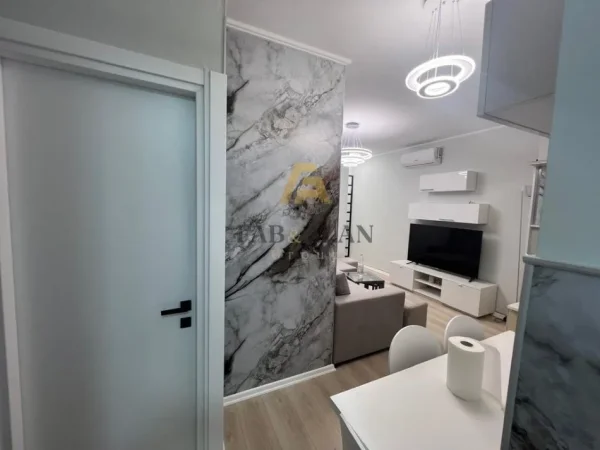 Tirane, shiten 2 apartamente 1+1 , 120 m² 250.000 € (TREGU ELEKTRIK)