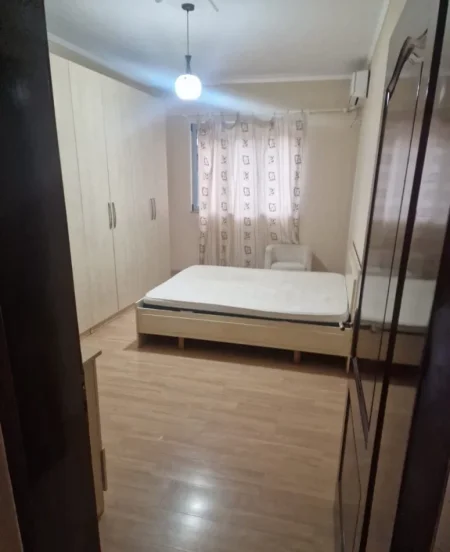 Tirane, jepet me qera apartament 3+1+Aneks+Ballkon Kati 3, 150 m² 500 € (brryli)