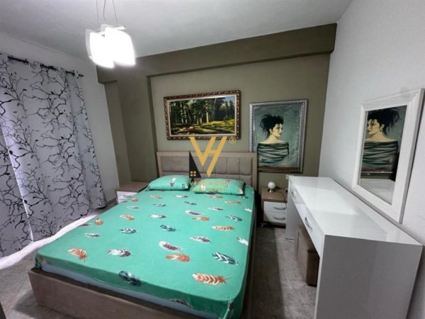 Tirane, jepet me qera apartament 1+1+Ballkon Kati 3, 70 m² 450 € (RRUGES BARDHYL)