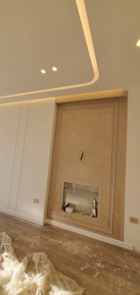 Tirane, Ofrojme punime dekorative dhe lyerje