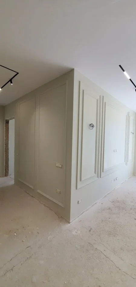 Tirane, Ofrojme punime dekorative dhe lyerje