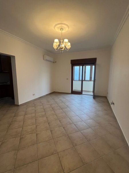Tirane, jepet me qera apartament 3+1+Aneks+Ballkon Kati 2, 127 m² 700 € (9 katshet)