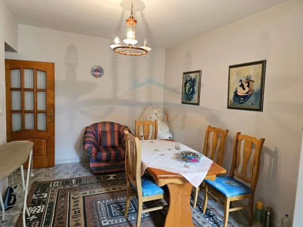 Tirane, shitet apartament 3+1+Ballkon Kati 3, 93 m² 185.000 € (Rruga Muhamet Gjollesha)