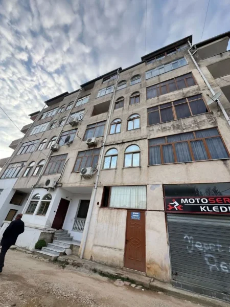 Tirane, shitet apartament 1+1+Ballkon Kati 5, 74 m² 74.000 € (Rruga Stefe Curani)
