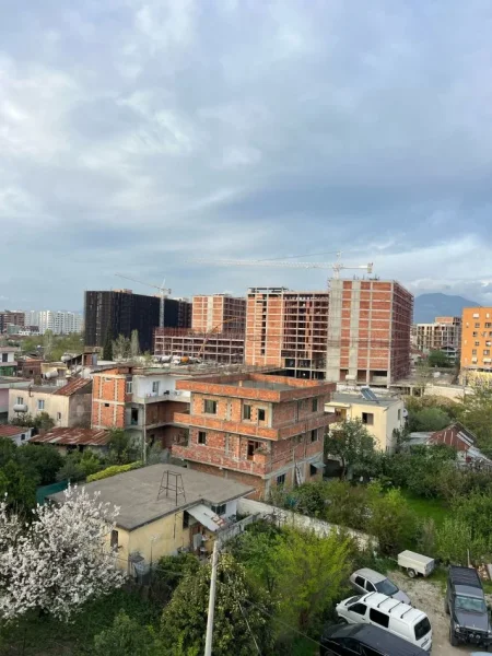 Tirane, shitet apartament 1+1+Ballkon Kati 5, 74 m² 74.000 € (Rruga Stefe Curani)