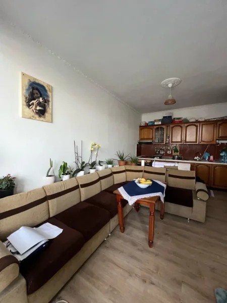 Tirane, shitet apartament 1+1+Ballkon Kati 5, 74 m² 74.000 € (Rruga Stefe Curani)