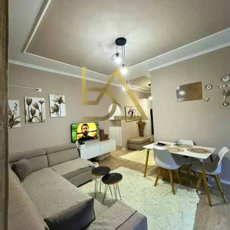 Tirane, shitet apartament 3+1+Ballkon Kati 3, 