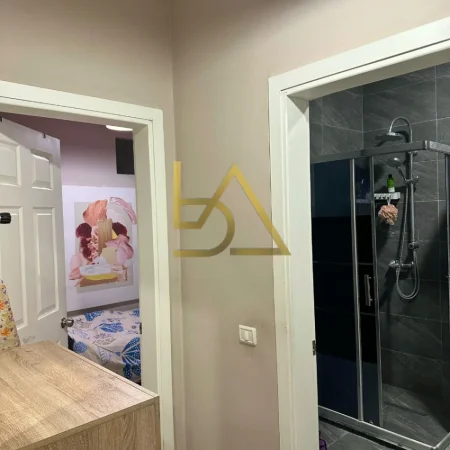 Tirane, shitet apartament 3+1+Ballkon Kati 3, 