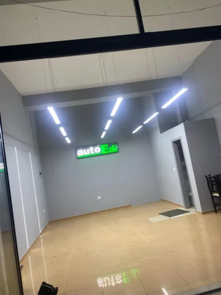 Tirane, jepet me qera ambjent biznesi Kati 0, 60 m² 350 € (selvia)