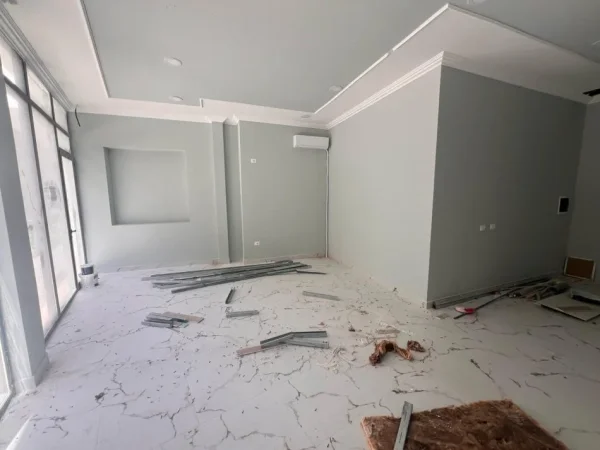 Tirane, jepet me qera ambjent biznesi Kati 0, 60 m² 1.500 € (Rruga Mine Peza)