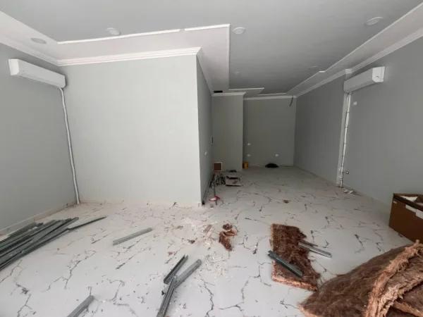 Tirane, jepet me qera ambjent biznesi Kati 0, 60 m² 1.500 € (Rruga Mine Peza)