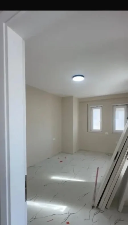 Tirane, jepet me qera ambjent biznesi Kati 4, 105 m² 1.000 € (Rruga Mine Peza)