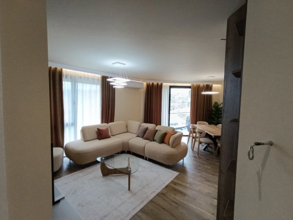 Tirane, jepet me qera apartament 2+1+Ballkon Kati 3, 100 m² 1.200 € (Plus post parkimi I perfshir ne cmim)