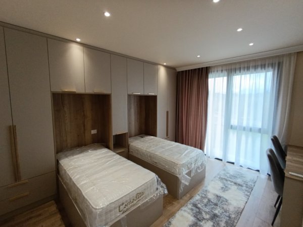 Tirane, jepet me qera apartament 2+1+Ballkon Kati 3, 100 m² 1.200 € (Plus post parkimi I perfshir ne cmim)