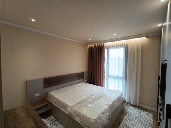 Tirane, jepet me qera apartament 2+1+Ballkon Kati 3, 100 m² 1.200 € (Plus post parkimi I perfshir ne cmim)