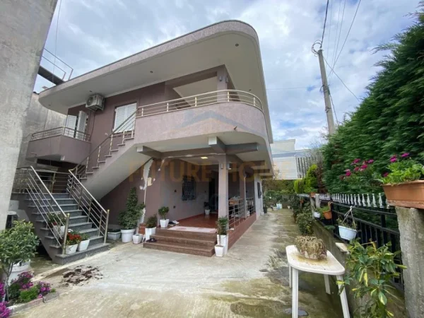 Tirane, shitet shtepi 2 Katshe Kati 0, 402 m² 250.000 € (kamez)
