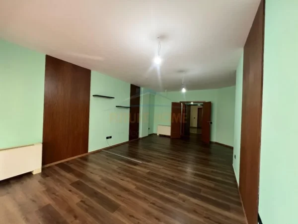 Tirane, jepet me qera ambjent biznesi Kati 6, 132 m² 1.500 € (Ibrahim Rugova,Tirane)