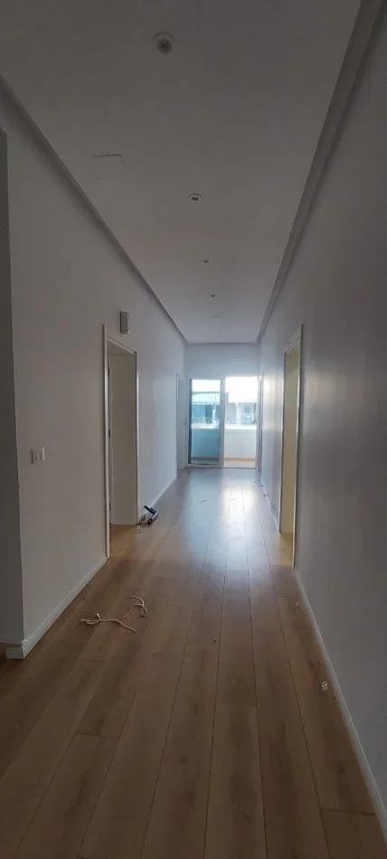 Tirane, jepet me qera ambjent biznesi Kati 1, 200 m² 2.000 € (Parku Olimpik)