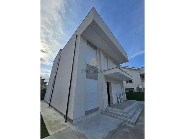 Tirane, shitet Vile 2 Katshe , 350 m² 220.000 € (Paskuqan)