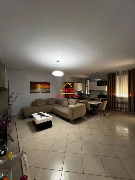 Vlore, shitet apartament 2+1+Ballkon Kati 3, 105 m² 140.000 € (Rruga Enver Jaho)