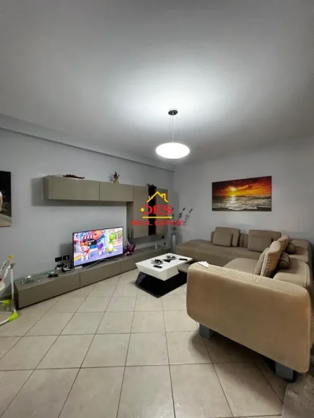 Vlore, shitet apartament 2+1+Ballkon Kati 3, 105 m² 140.000 € (Rruga Enver Jaho)