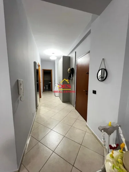 Vlore, shitet apartament 2+1+Ballkon Kati 3, 105 m² 140.000 € (Rruga Enver Jaho)