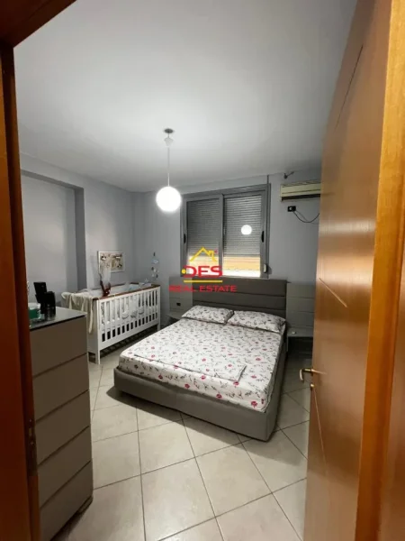 Vlore, shitet apartament 2+1+Ballkon Kati 3, 105 m² 140.000 € (Rruga Enver Jaho)