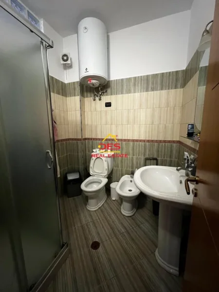 Vlore, shitet apartament 2+1+Ballkon Kati 3, 105 m² 140.000 € (Rruga Enver Jaho)