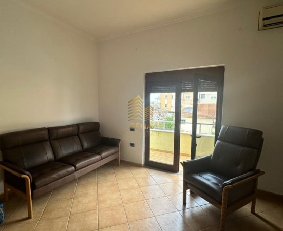 Tirane, jepet me qera Vile 1+1 Kati 3, 60 m² 350 € (Don Bosko)