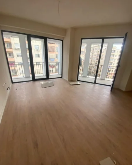 Tirane, shes 2+1+Ballkon Kati 5, 114 m² 150.000 € (Astir, Te Urban Gate)
