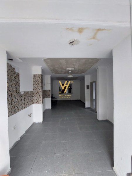 Tirane, jepet me qera dyqan Kati 0, 73 m² 700 € (UNAZA E RE)