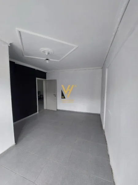 Tirane, jepet me qera dyqan Kati 0, 73 m² 700 € (UNAZA E RE)