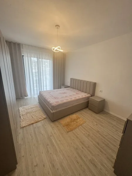 Tirane, jepet me qera apartament 1+1+Ballkon Kati 5, 94 m² 370 € (Kombinat te njesia bashkiake)