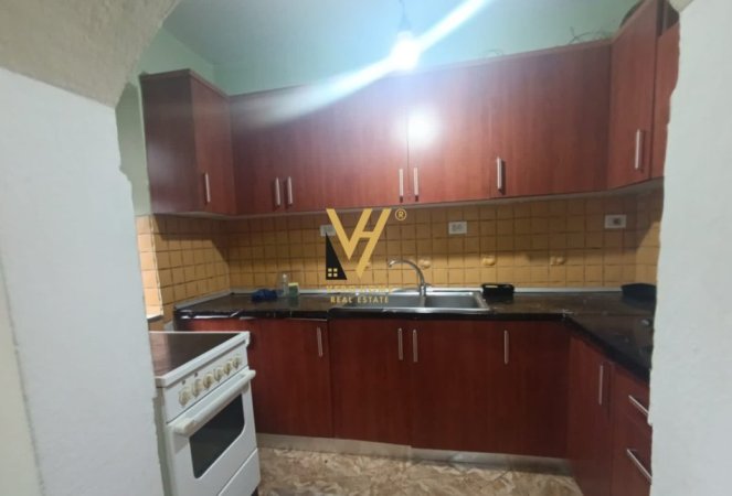 Tirane, jepet me qera apartament 2+1+Ballkon Kati 3, 85 m² 450 € (RRUGA ARKITEKT SINANI)