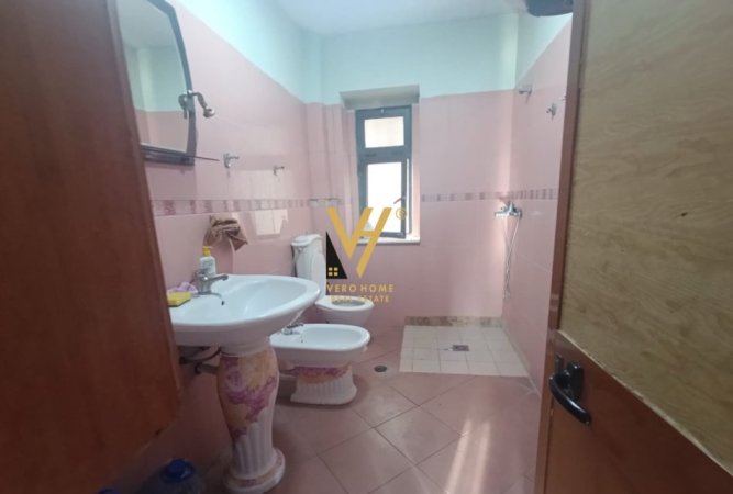 Tirane, jepet me qera apartament 2+1+Ballkon Kati 3, 85 m² 450 € (RRUGA ARKITEKT SINANI)