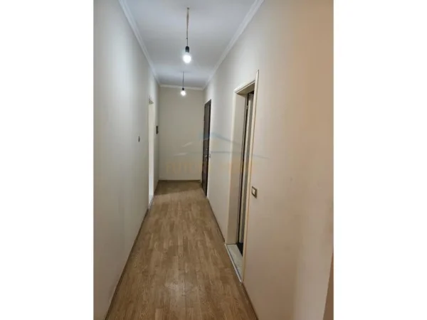 Shitet, Apartament 2+1, Unaza e Re, Tiranë.